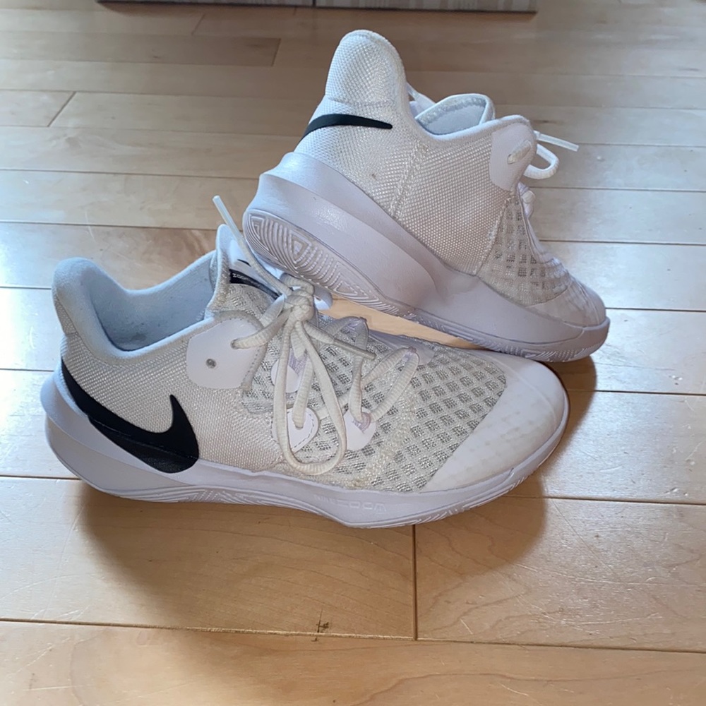 Nike womens hyperspeed court volleyball shoes